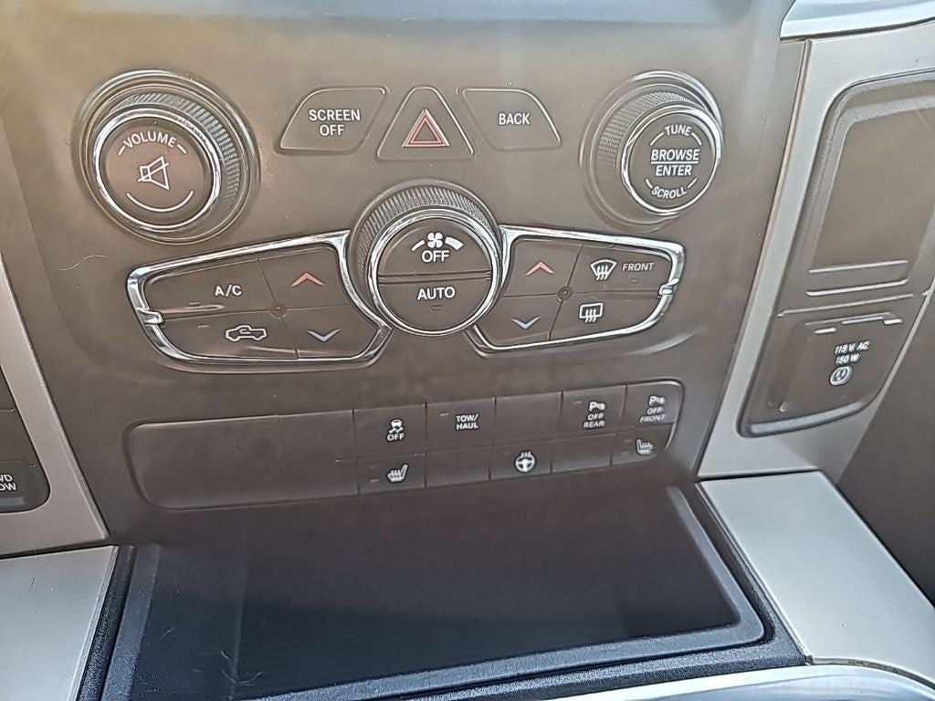 2017 RAM 1500 Big Horn Crew Cab 4x4 5'7' Box