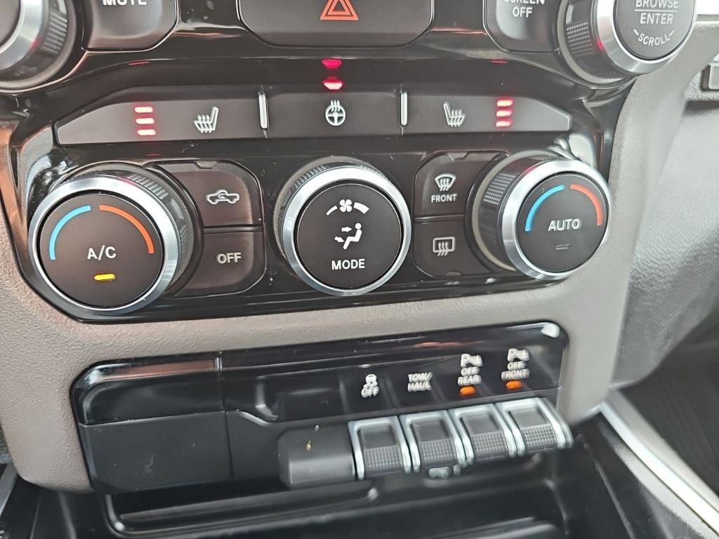 2022 RAM 1500 Big Horn Quad Cab 4x4 6'4' Box