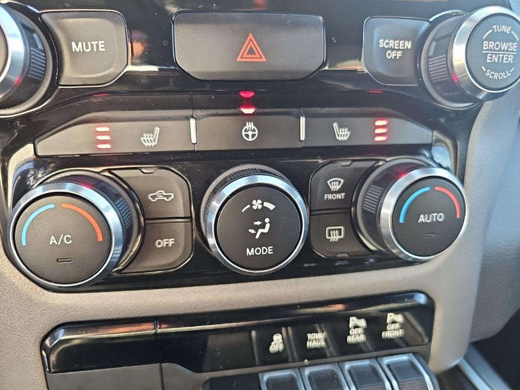 2022 RAM 1500 Big Horn Quad Cab 4x4 6'4' Box