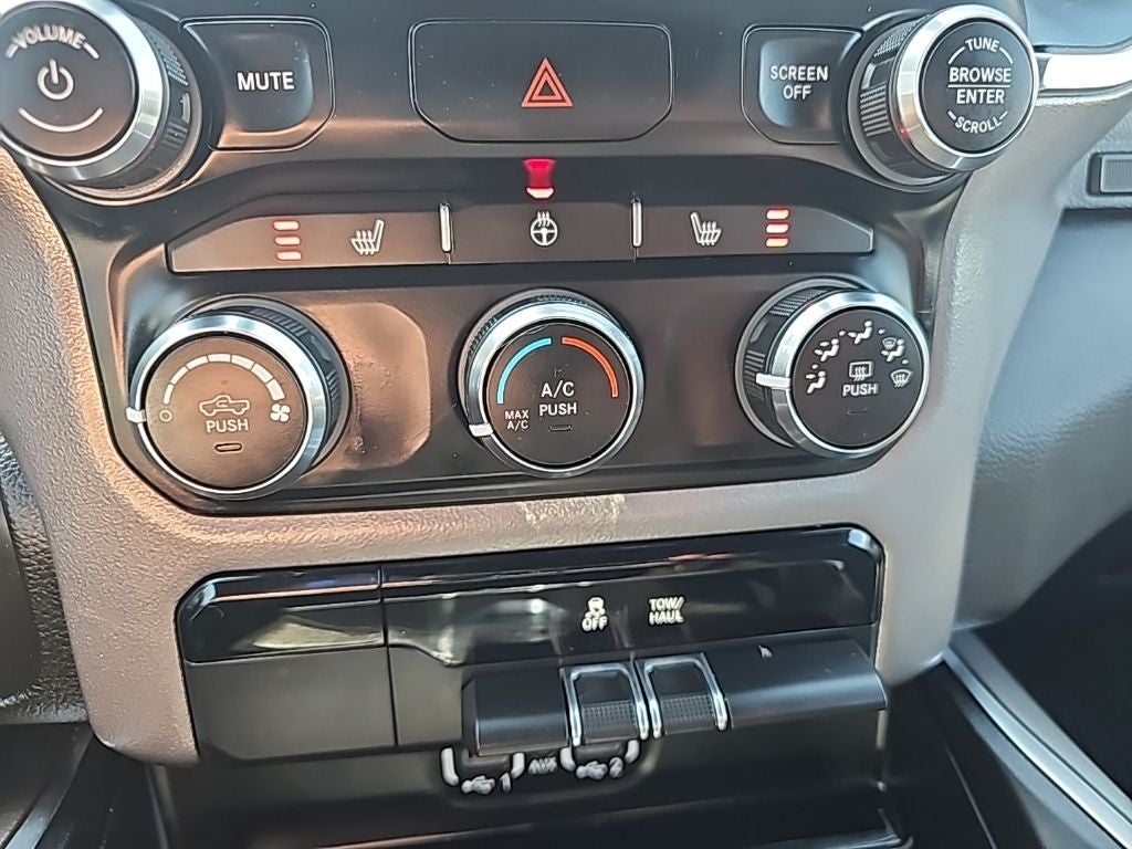 2024 RAM 1500 Big Horn Crew Cab 4x4 5'7' Box