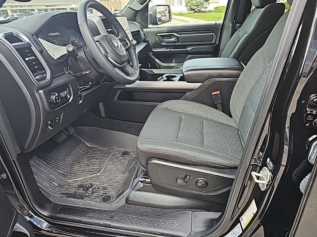 2025 RAM 1500 Big Horn Crew Cab 4x4 6'4' Box