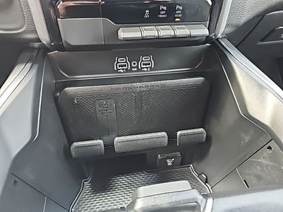 2025 RAM 1500 Big Horn Crew Cab 4x4 6'4' Box