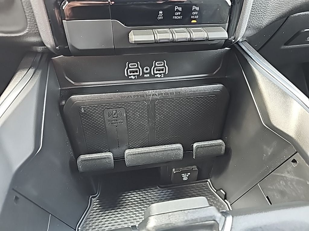 2025 RAM 1500 Big Horn Crew Cab 4x4 6'4' Box