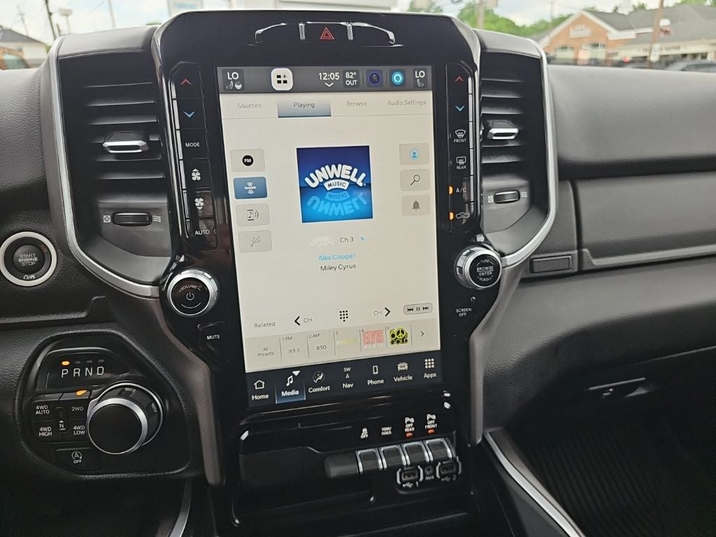 2022 RAM 1500 Big Horn Quad Cab 4x4 6'4' Box