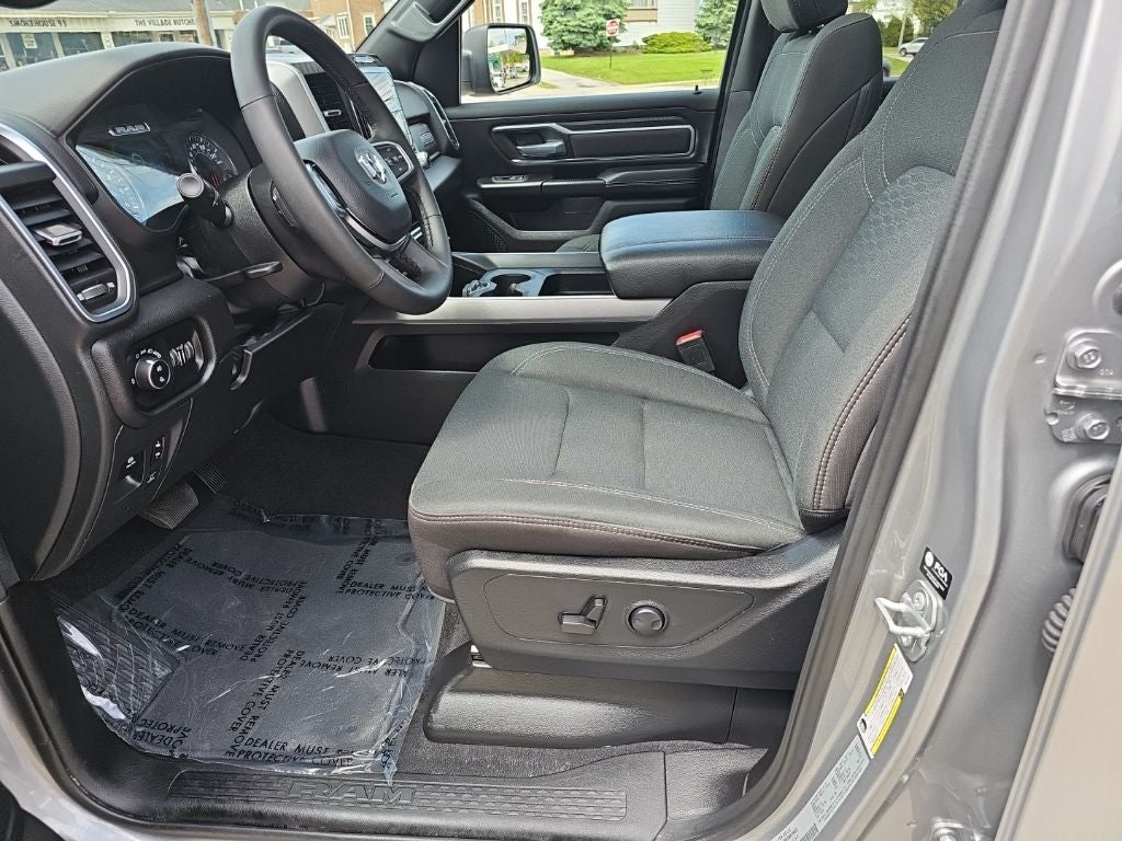 2025 RAM 1500 Big Horn Crew Cab 4x4 5'7' Box