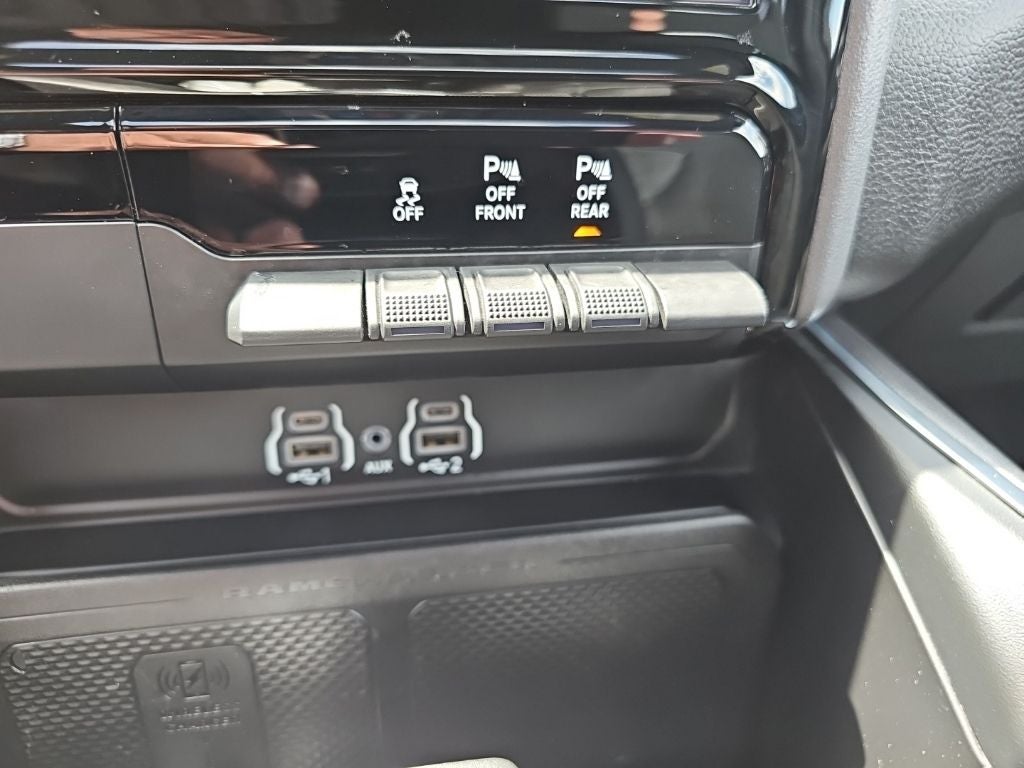 2025 RAM 1500 Big Horn Crew Cab 4x4 5'7' Box
