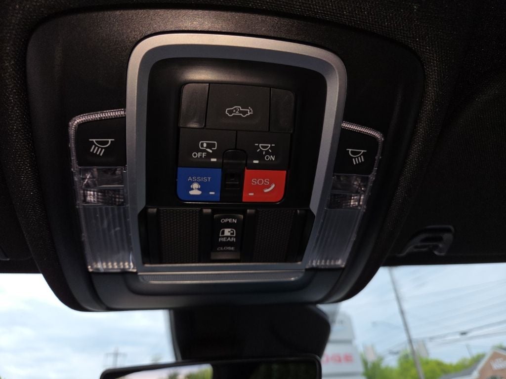 2025 RAM 1500 Laramie Crew Cab 4x4 5'7' Box
