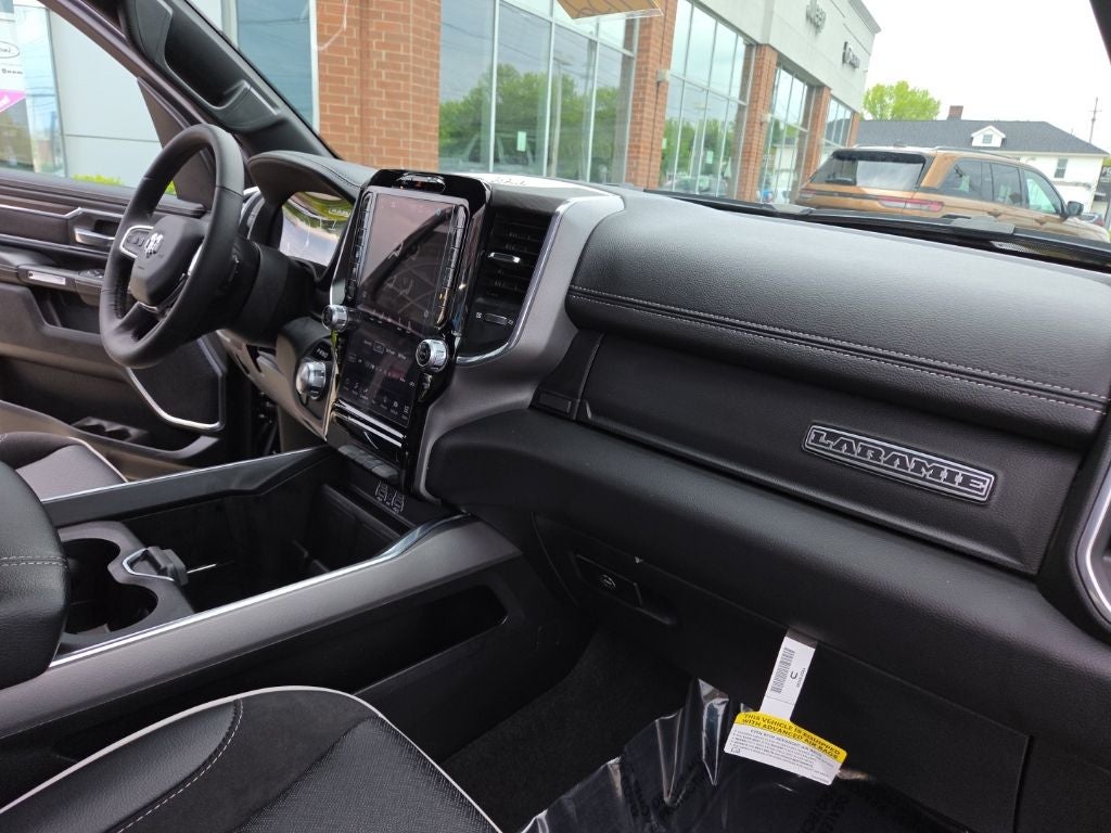 2025 RAM 1500 Laramie Crew Cab 4x4 5'7' Box
