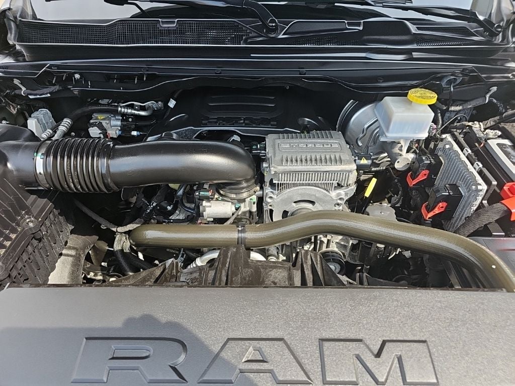 2022 RAM 1500 Laramie Crew Cab 4x4 5'7' Box