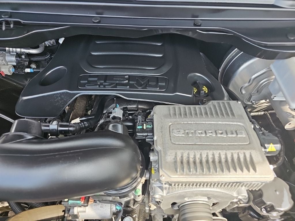 2022 RAM 1500 Laramie Crew Cab 4x4 5'7' Box