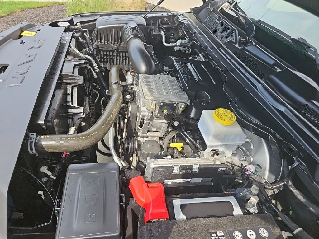 2022 RAM 1500 Laramie Crew Cab 4x4 5'7' Box