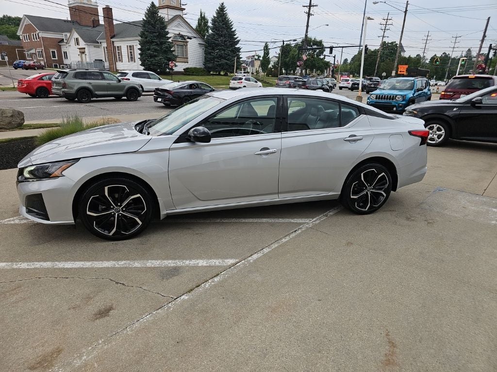 2023 Nissan Altima SR Intelligent AWD