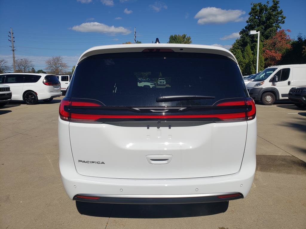 2027 Chrysler Pacifica PACIFICA SELECT