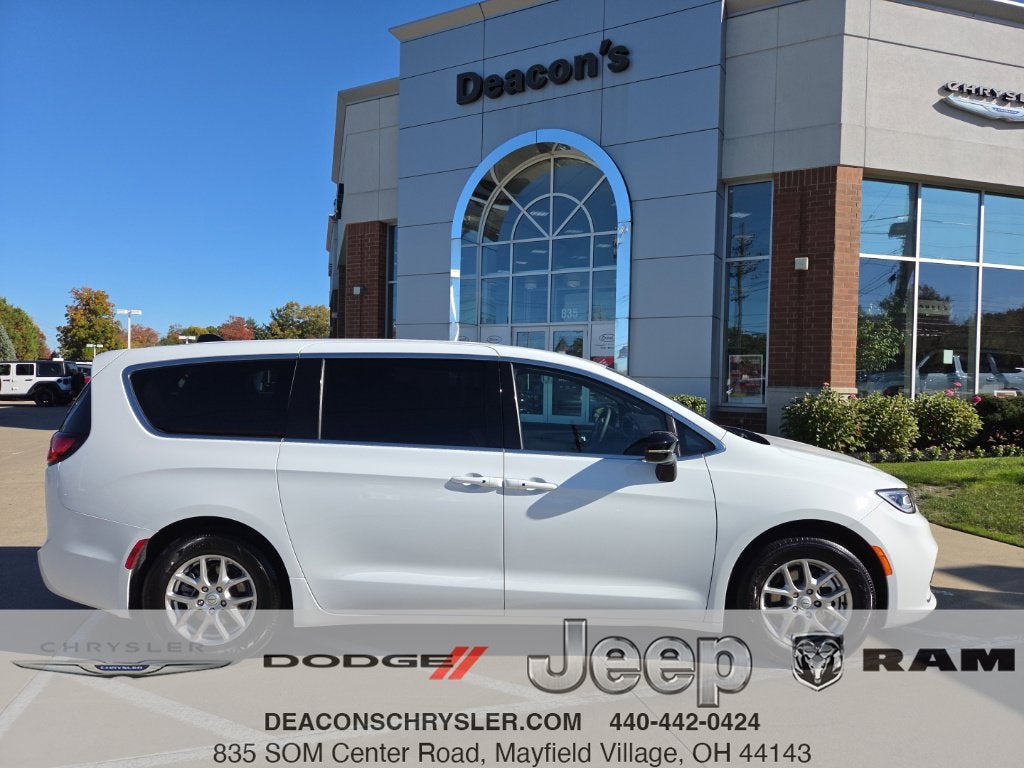 2026 Chrysler Pacifica Select