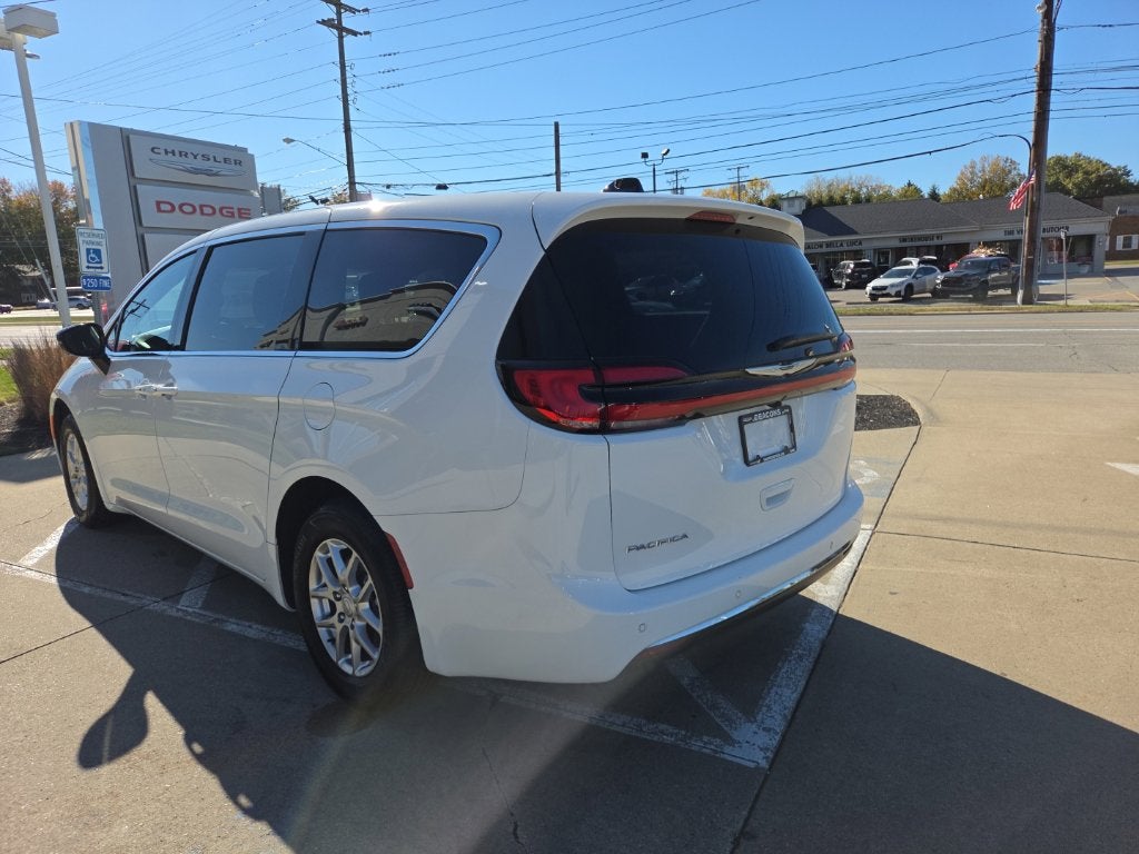 2026 Chrysler Pacifica Select