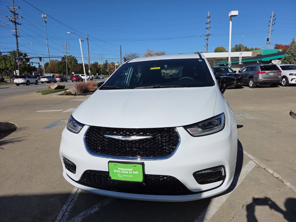 2026 Chrysler Pacifica Select