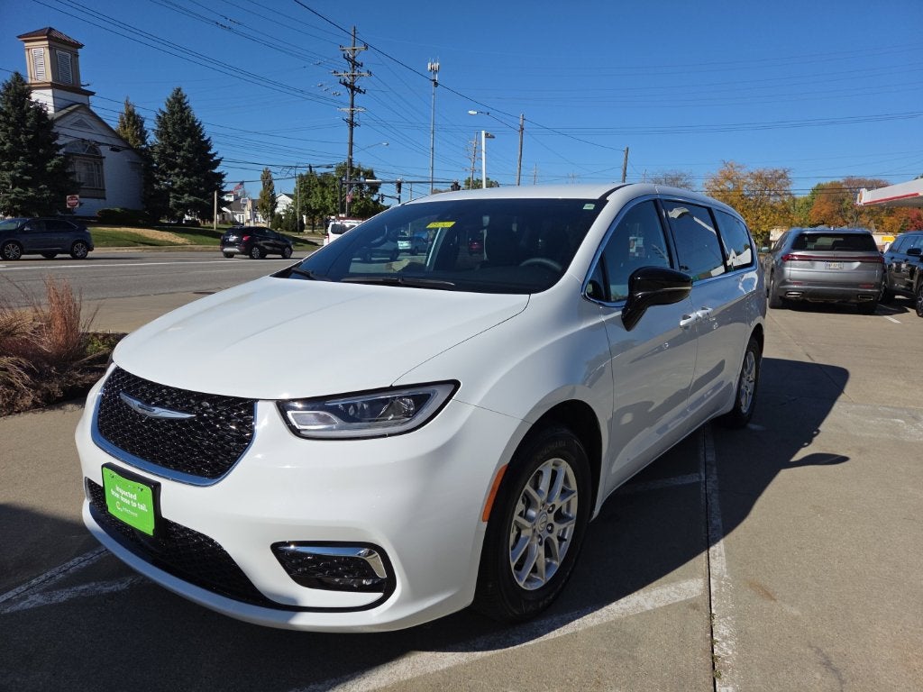 2026 Chrysler Pacifica Select