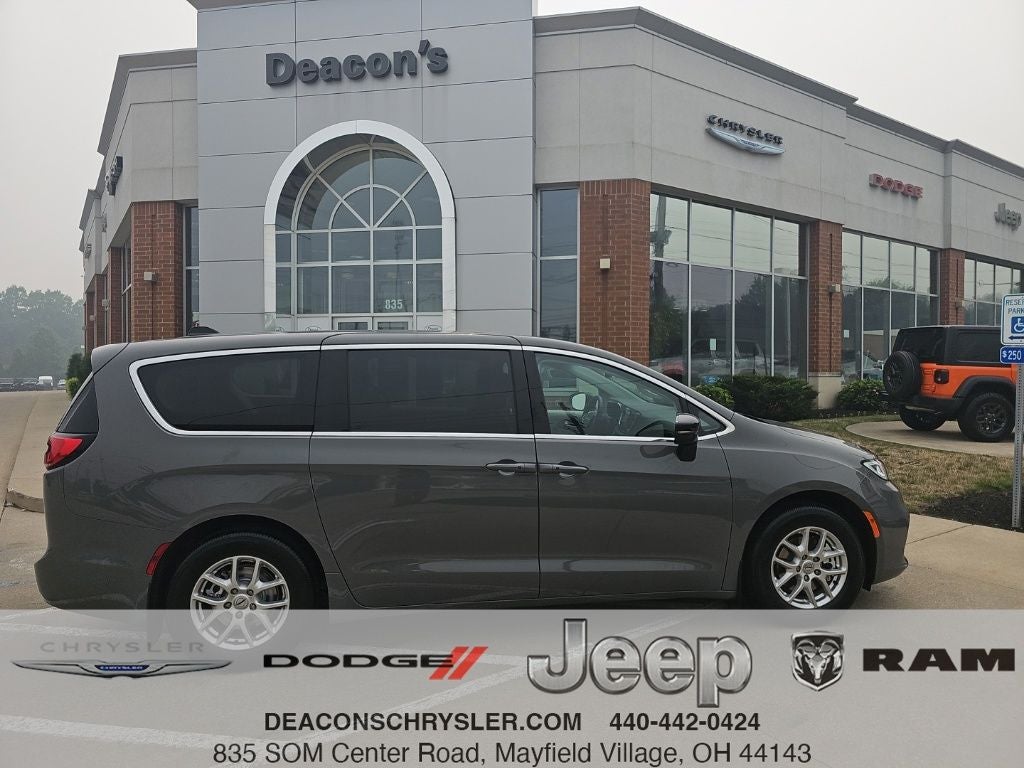 2024 Chrysler Pacifica Touring L