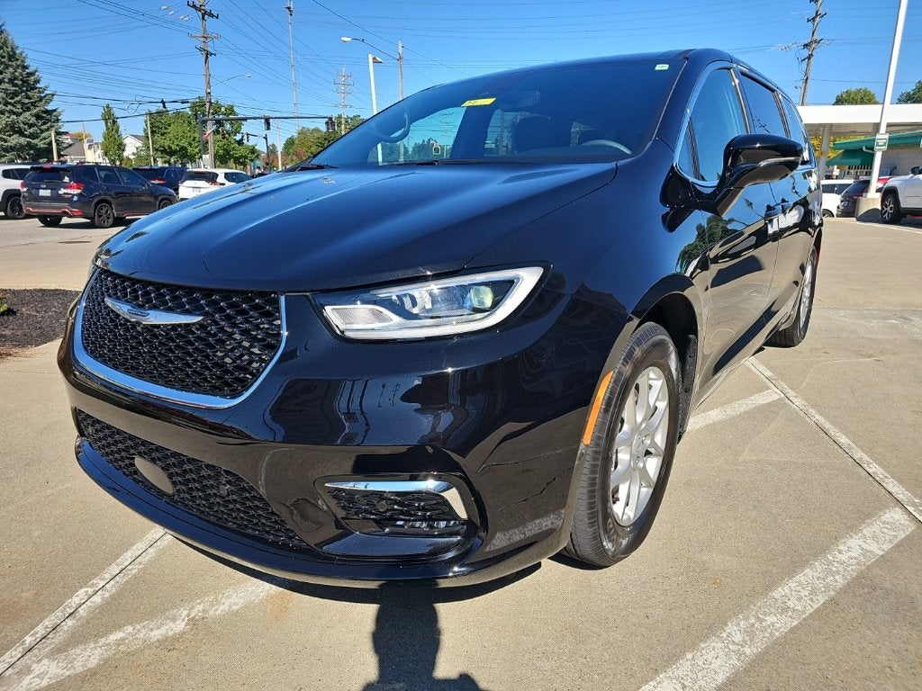 2026 Chrysler Pacifica Select