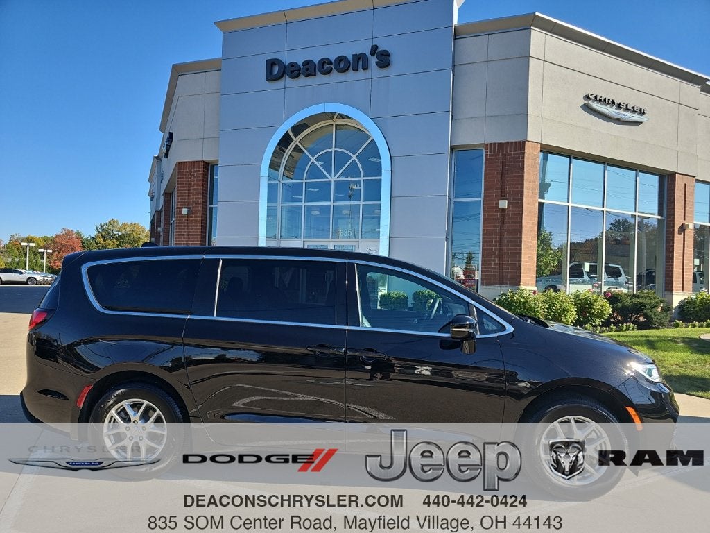2026 Chrysler Pacifica Select