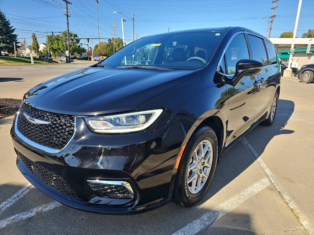 2026 Chrysler Pacifica Select