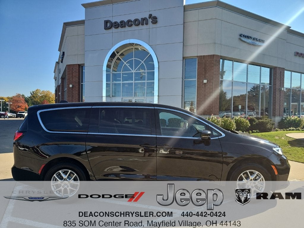 2025 Chrysler Pacifica Select