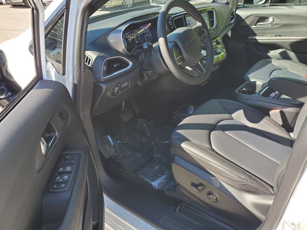 2027 Chrysler Pacifica PACIFICA SELECT