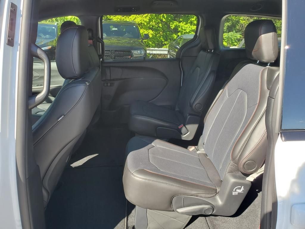 2027 Chrysler Pacifica PACIFICA SELECT
