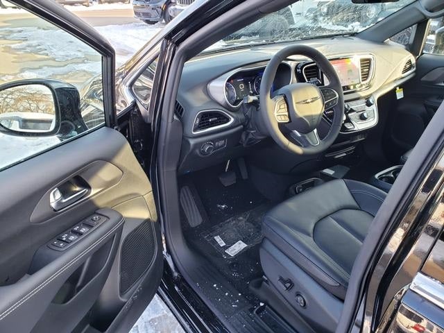 2026 Chrysler Voyager VOYAGER LX