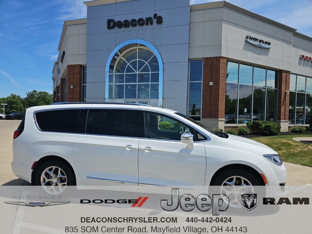 2019 Chrysler Pacifica Limited's photo
