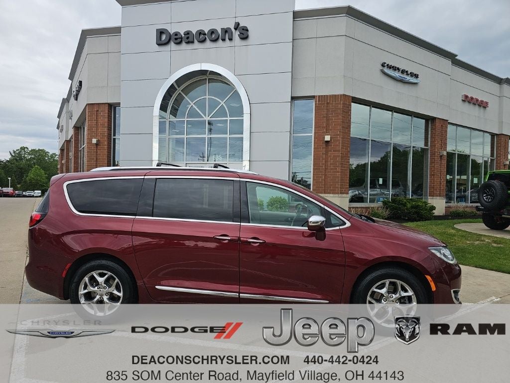 2020 Chrysler Pacifica Limited's photo