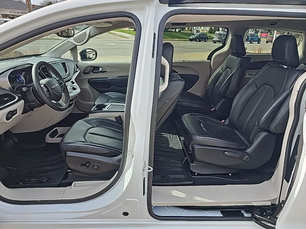 2024 Chrysler Pacifica Hybrid Road Tripper