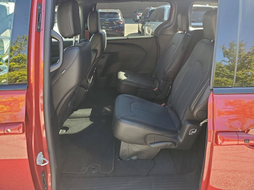 2027 Chrysler Pacifica PACIFICA SELECT AWD