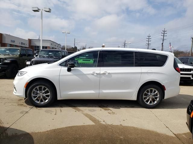 2026 Chrysler Pacifica PACIFICA SELECT AWD