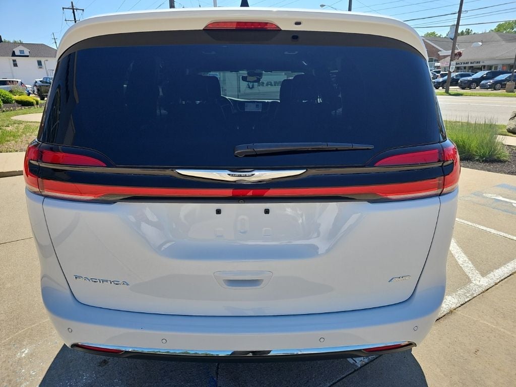 2025 Chrysler Pacifica Select
