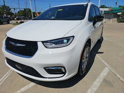 2025 Chrysler Pacifica Select