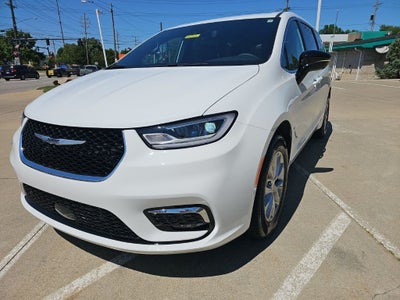 2025 Chrysler Pacifica Select