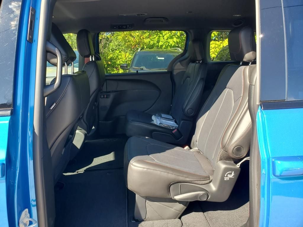 2027 Chrysler Pacifica PACIFICA SELECT AWD