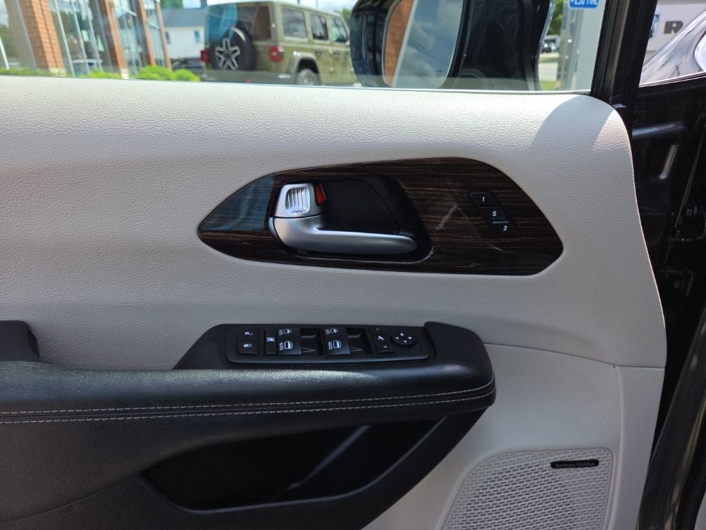 2023 Chrysler Pacifica Limited AWD