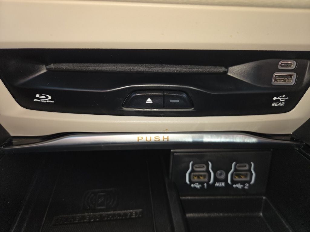 2023 Chrysler Pacifica Limited AWD