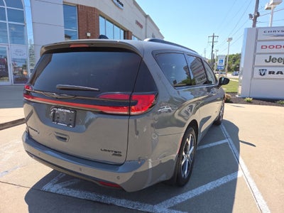 2025 Chrysler Pacifica Limited AWD