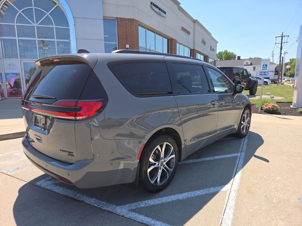 2025 Chrysler Pacifica Limited AWD