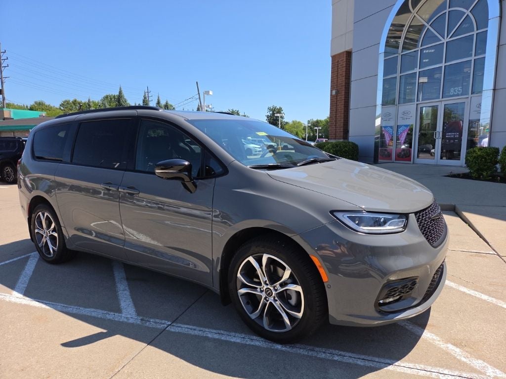 2025 Chrysler Pacifica Limited AWD