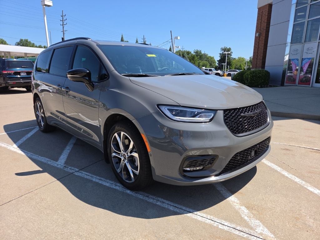 2025 Chrysler Pacifica Limited AWD