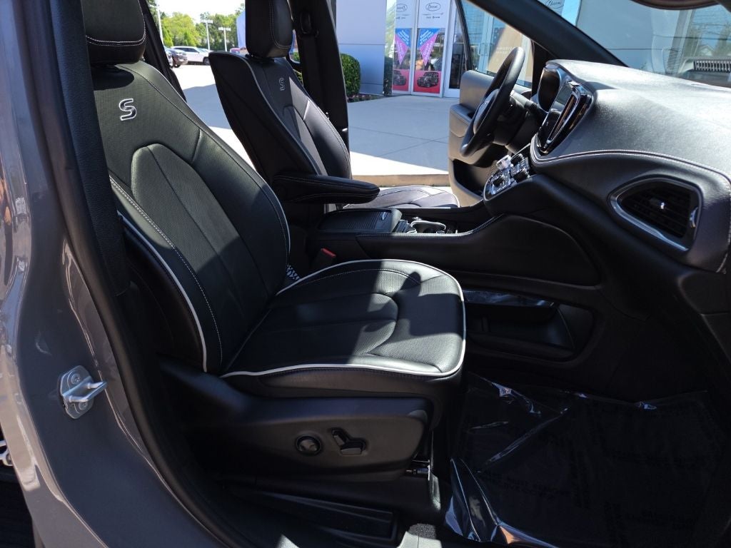 2025 Chrysler Pacifica Limited AWD