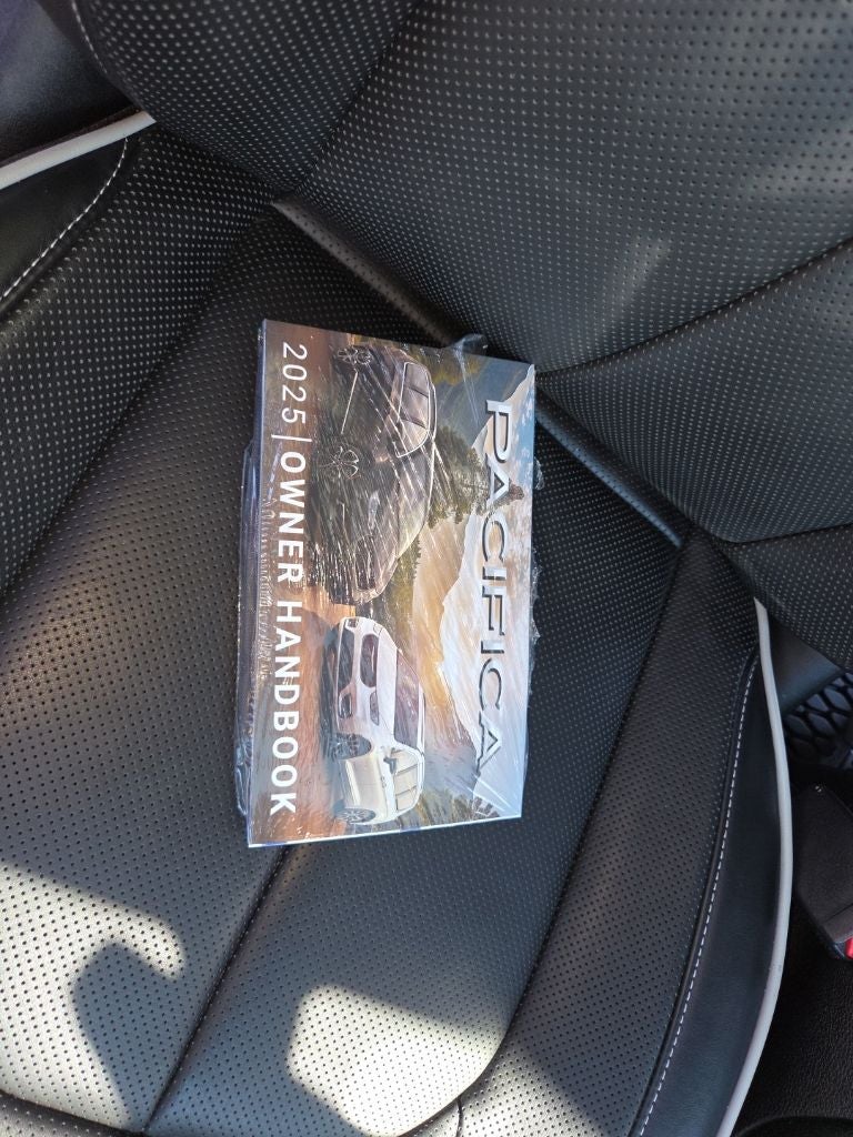 2025 Chrysler Pacifica Limited AWD