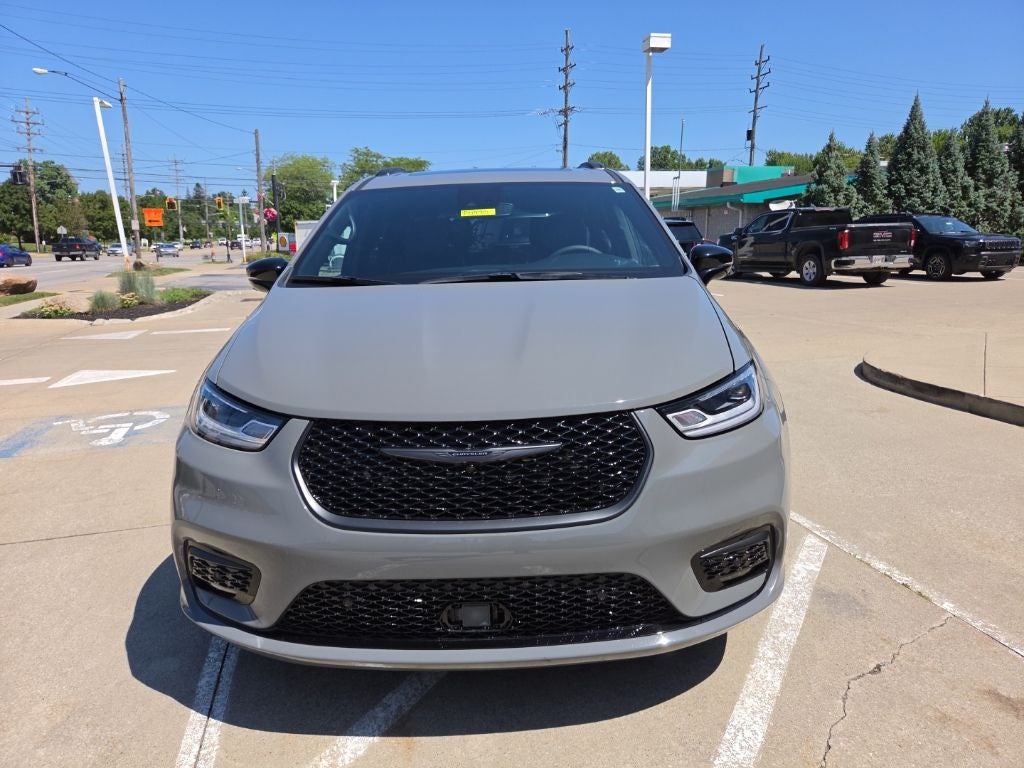2025 Chrysler Pacifica Limited AWD