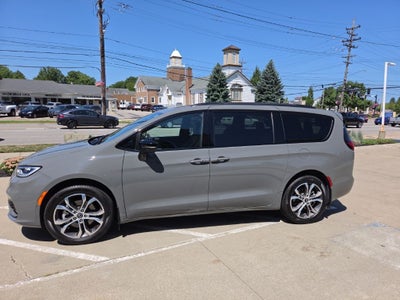 2025 Chrysler Pacifica Limited AWD