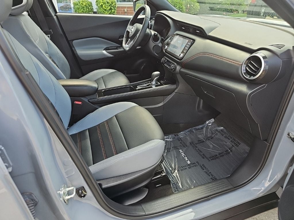 2024 Nissan Kicks SR Xtronic CVT